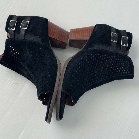 Vionic Chrysaa perforated design peep toe bootie decorative buckles side zip 8.5 - Picture 5 of 9